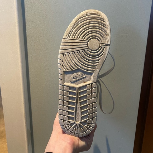 Wmns Air Jordan 1 Mid ‘White Snakeskin’ - Picture 2 of 3